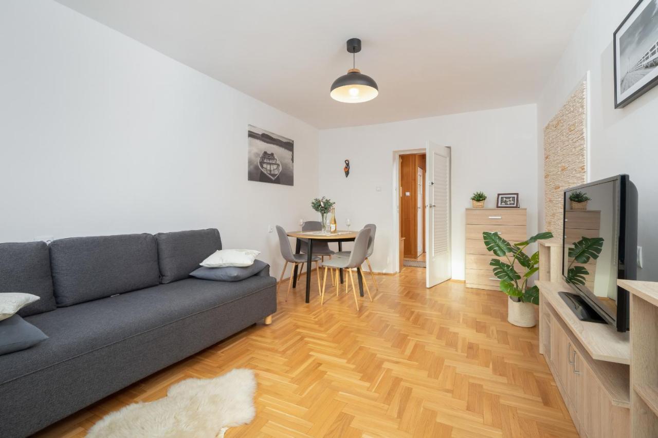 Jozefinska Apartment With Balcony Cracow By Noclegi Renters Krakkó Kültér fotó