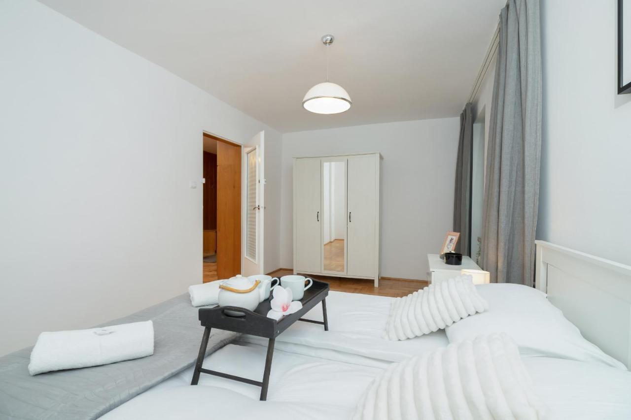 Jozefinska Apartment With Balcony Cracow By Noclegi Renters Krakkó Kültér fotó